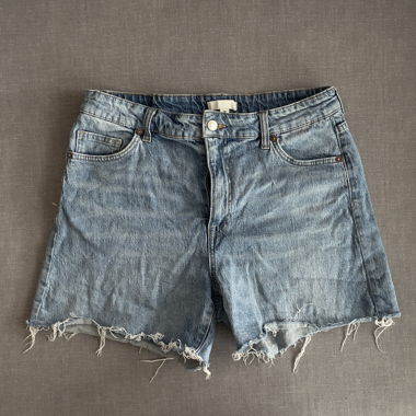 Light Blue Frayed-Hem Denim Shorts