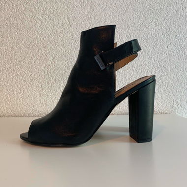 Guess heels shoes