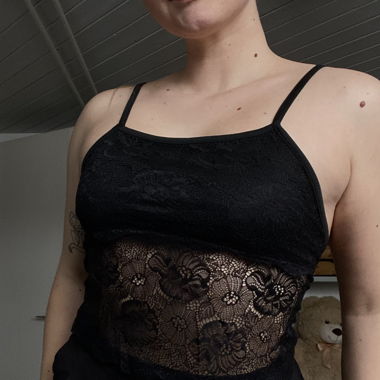 Spitzen Top mit Schmetterlingsrücken