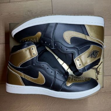Jordan 1 Retro High OG Black Metallic Gold