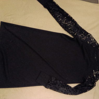 Schwarzes Spitzenkleid