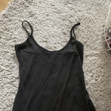 Schwarzes Kleid