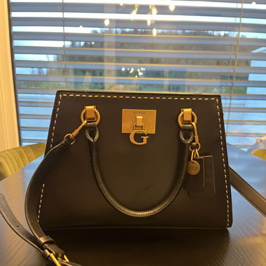 Guess Tasche schwarz