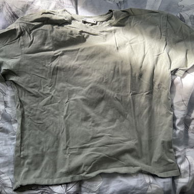 T-shirt Zara in verde oliva