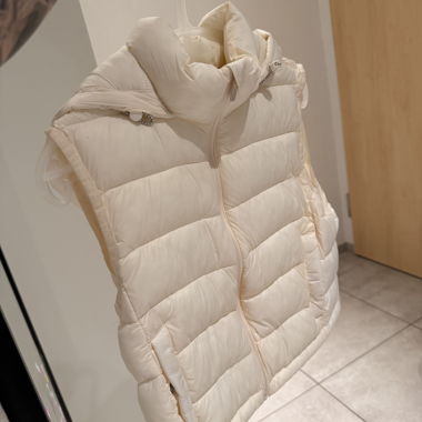 Gilet bianco con cappuccio