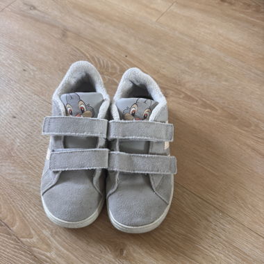 Graue Kindersneaker