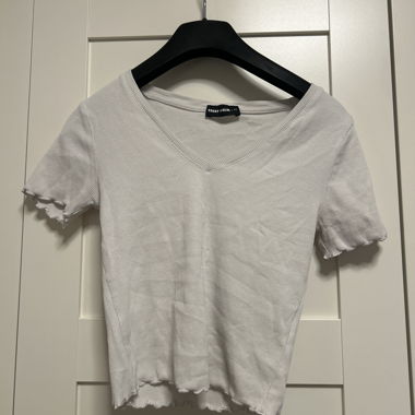 White T-shirt with V-neck