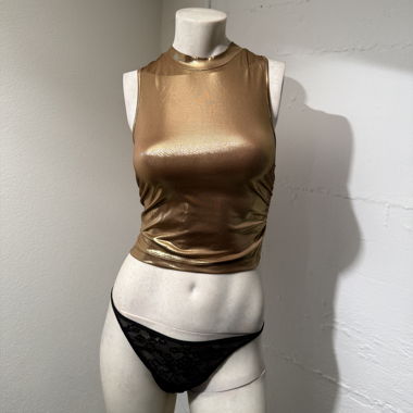 sleeveless top