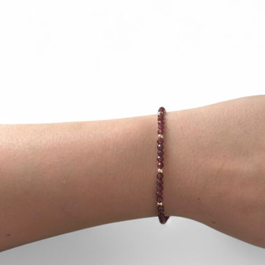 Hübsches Rotes steinchen Armband
