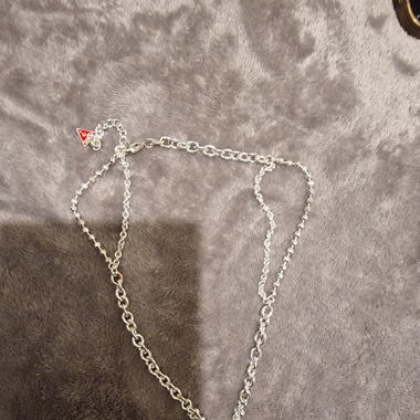 Guess collier 
