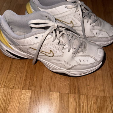 Scarpe sportive Nike bianche gialle