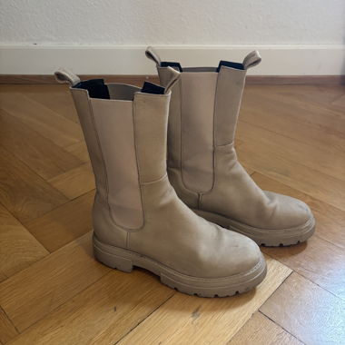 Beige boots with chunky sole - size 38