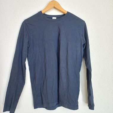 Dark blue longsleeve 