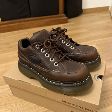 Dr Martens Buzz Brown