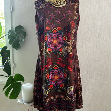 Sleeveless Dress with Mexican Print Motifs UDG