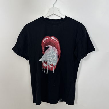 Graphic black T-shirt