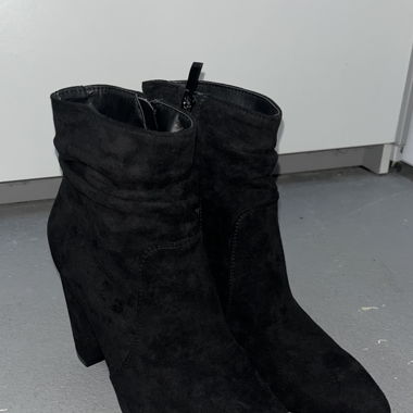 Schwarze Heels