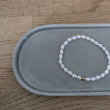 Armband mit Kunstperlen 