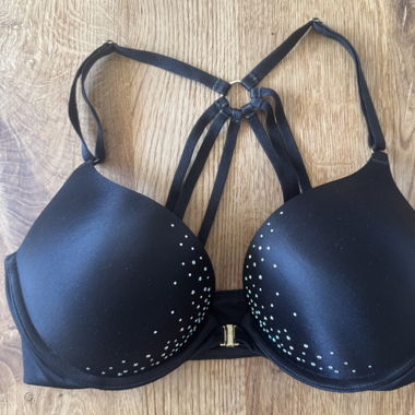 VICTORIA‘S SECRET BOMBSHELL PLUNGE