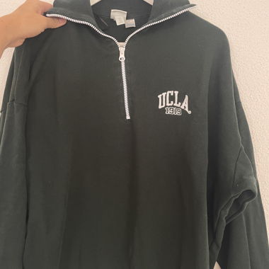 ucla sweatshirt size small