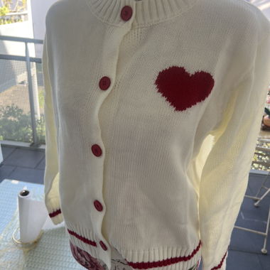 Cardigan lavorato a maglia bianco con cuore