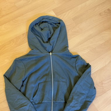 Sweat à capuche zippé court