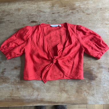 Rotes Wickel-Top