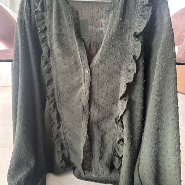 Blusa Zara con balze verde scuro