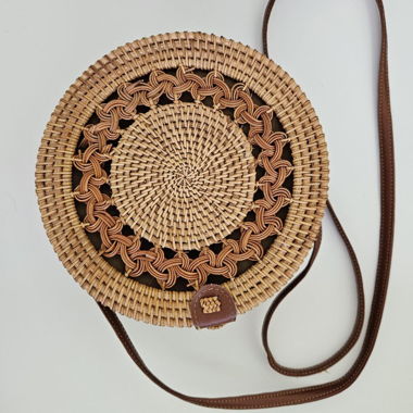 Straw shoulder bag