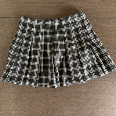 black pleated skirt