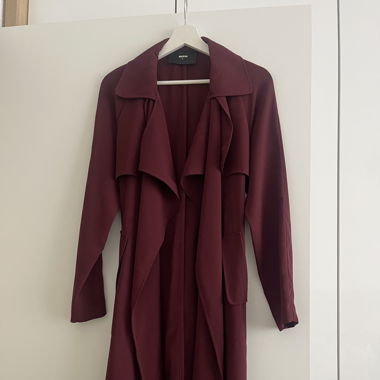 Light Coat in Bordeaux