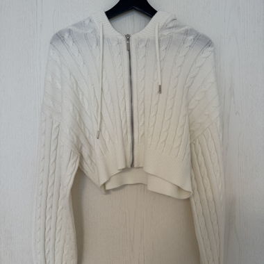 Veste en tricot blanche avec capuche