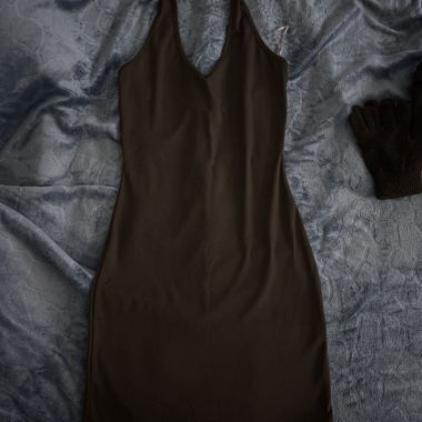 Miniabito nero a coste con scollo halter