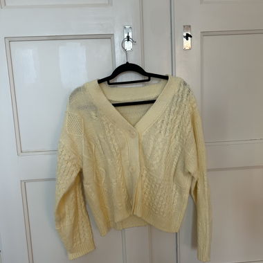 Gelber Strickcardigan