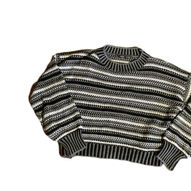 Gestreifter Strickpulli