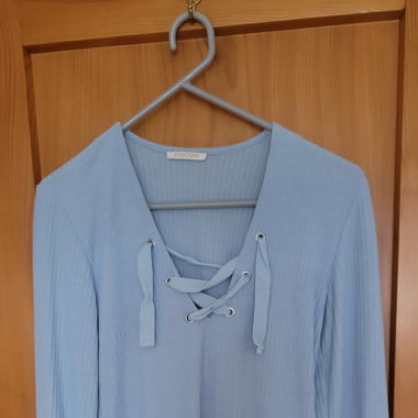 Pieces hellblaues Langarmshirt