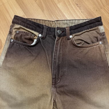 Brauner Jeans mit Farbverlauf