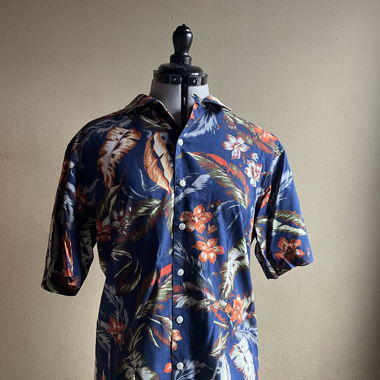 Camicia Hawaii blu con fantasia floreale