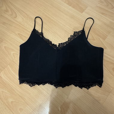 Top corto in pizzo nero