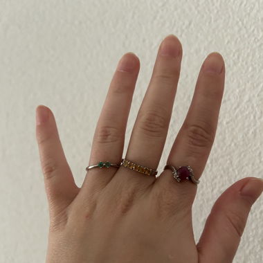 3 Ringe mit bunten Steinen
