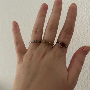 3 Ringe mit bunten Steinen