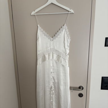 Vestito Zara, taglia M, bianco, estivo ed elegante!