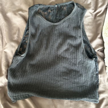 Rückenfreies Top mit Spitze