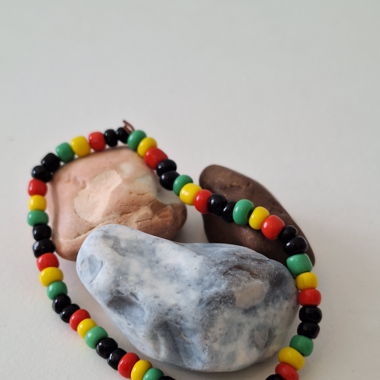 Bracelet avec de petites perles 