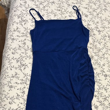 Blaues Midikleid