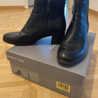 Bottines noires en cuir Marco Tozzi taille 39