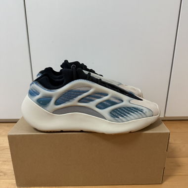 Yeezy 700 bleu
