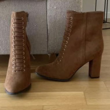Braune Wildleder-Stiefeletten