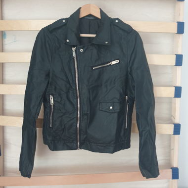 Veste en cuir noire avec fermeture éclair