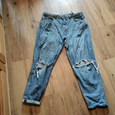 Jeans Mom Clockhouse con strappi 44